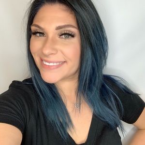 Meet your Posher, Caitlin